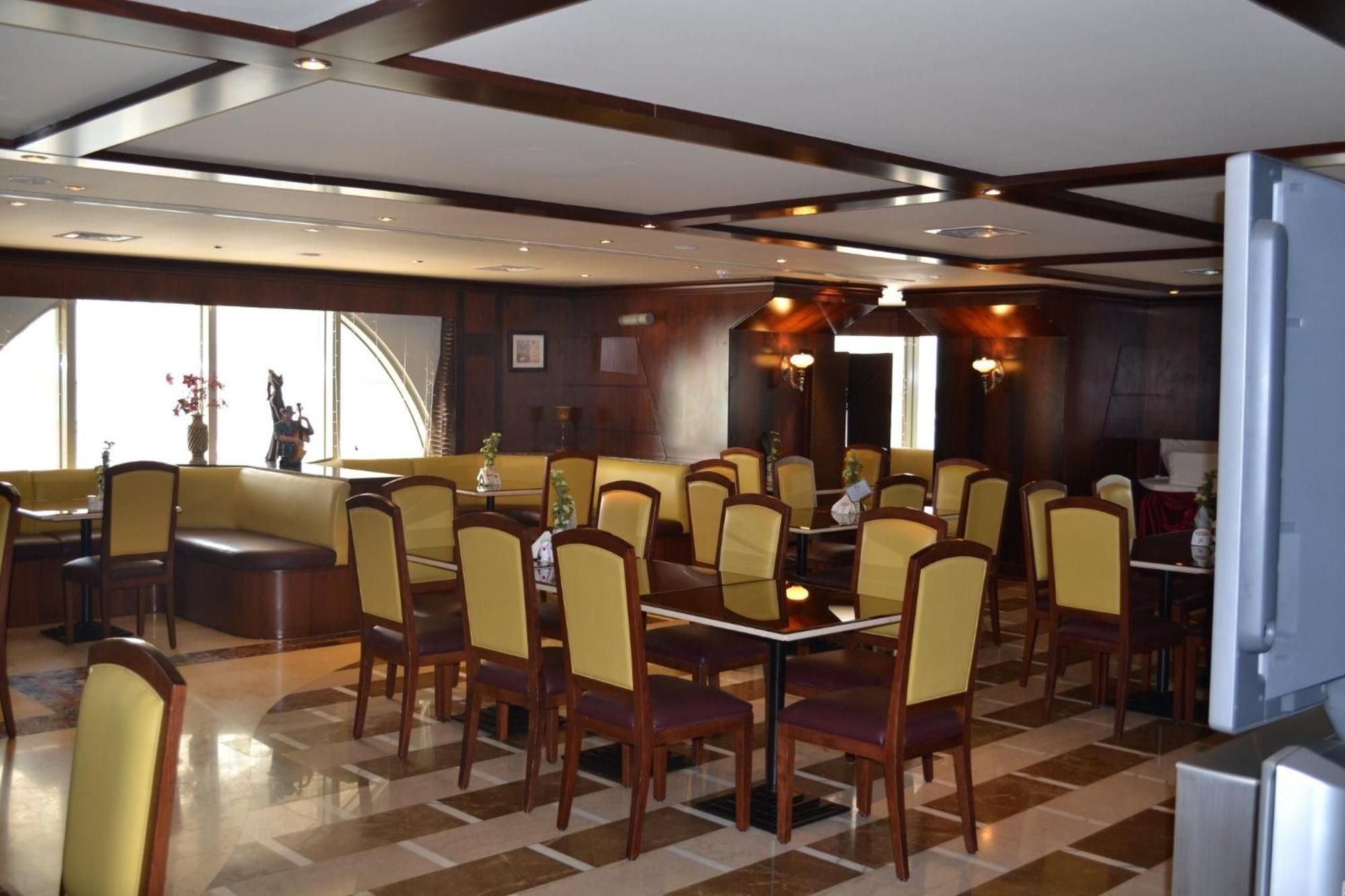 Abu Dhabi Plaza Hotel Apartments Exterior foto